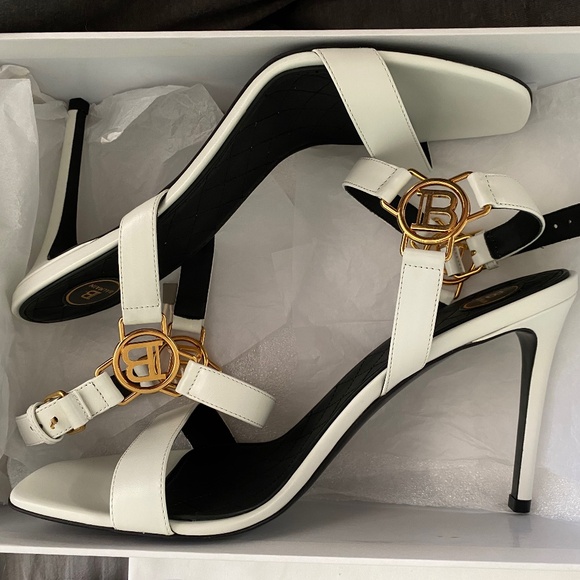 BALMAIN - White leather heel sandals with gold B Details - scuffed - Picture 5 of 6